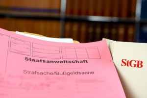 Strafakte mit Gesetzbuch